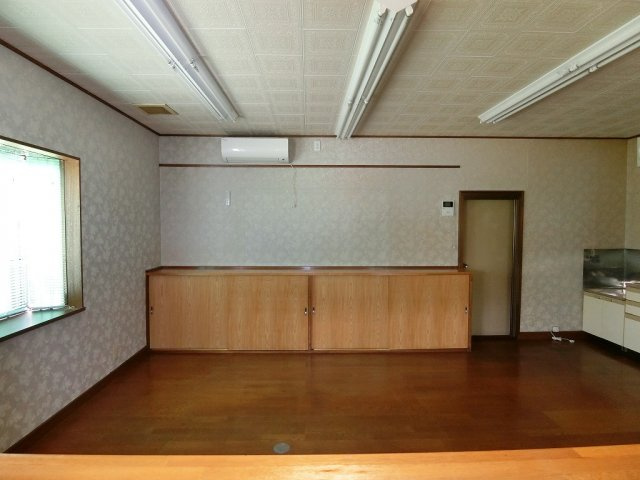 富岡市下黒岩貸事務所の内装