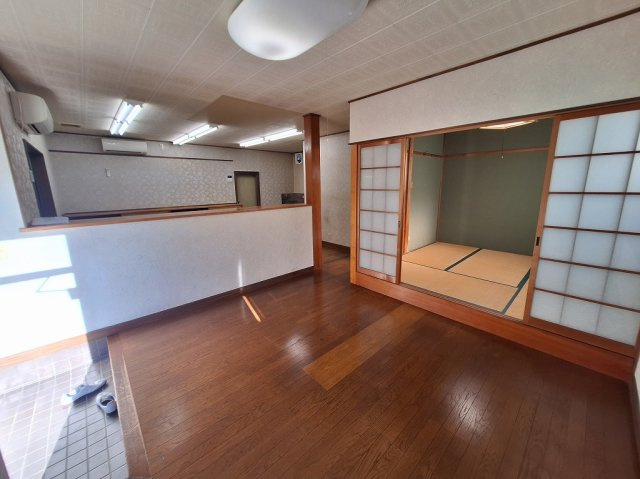 富岡市下黒岩貸事務所の内装