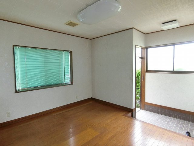富岡市下黒岩貸事務所の内装