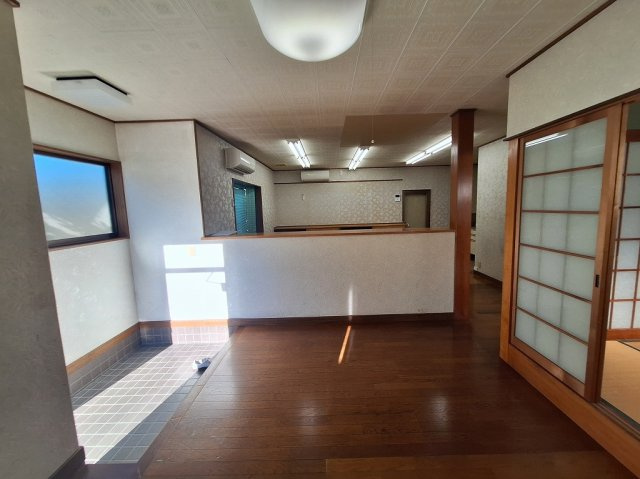 富岡市下黒岩貸事務所の内装