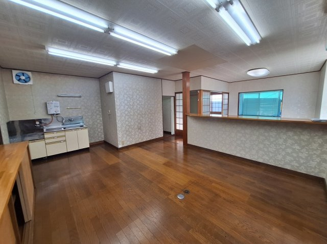 富岡市下黒岩貸事務所の居間・リビング