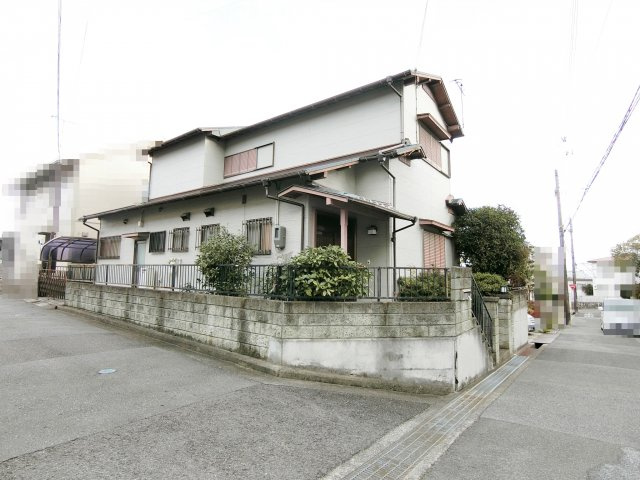魚住町錦が丘１丁目　建替え用地の前面道路含む現地写真