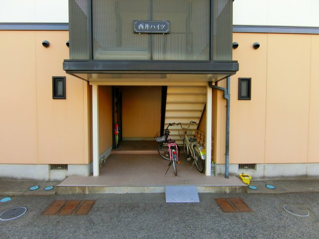 西井ハイツ（ファミリー）のエントランス