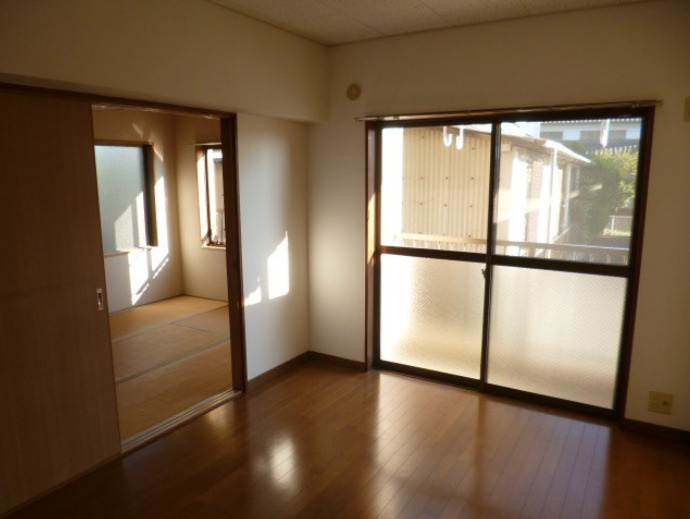 ローヤルマンションの居間・リビング