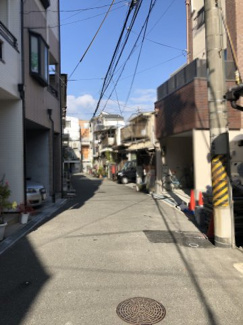 【前面道路含む現地写真】