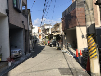 【前面道路含む現地写真】