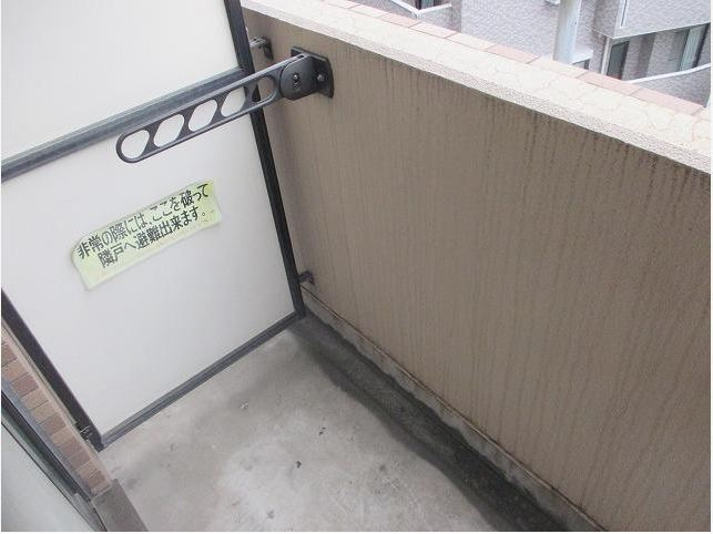 スカイコート新宿曙橋のバルコニー|南西向き