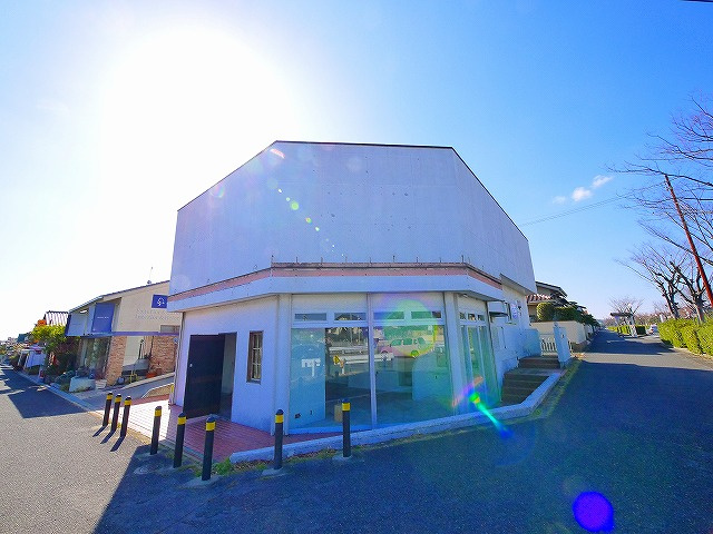東登美ヶ丘4丁目店舗の外観