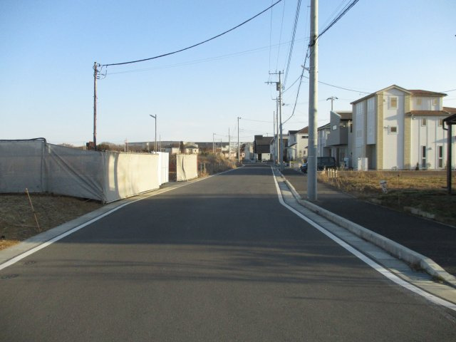 八千代市緑が丘西７丁目　土地　南西×北西の角地　人気の「はぐみの杜」内の前面道路含む現地写真|前面道路含む現地写真です　南西側約９．５ｍ公道