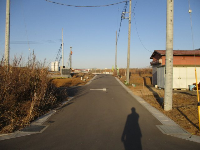 八千代市緑が丘西７丁目　土地　南西×北西の角地　人気の「はぐみの杜」内の前面道路含む現地写真|前面道路含む現地写真です　北西側約５．０ｍ公道