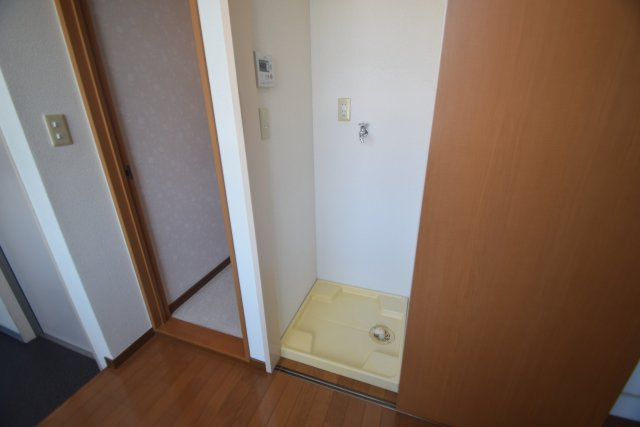 富士ビルの洗面所|室内洗濯機置場あります