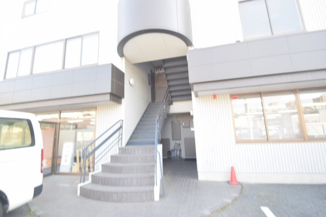 富士ビルのエントランス|オートロック付きです