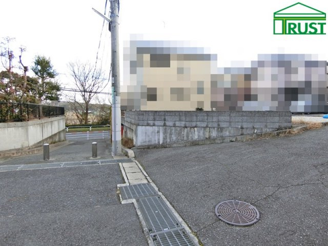 西区天が岡　売土地の前面道路含む現地写真