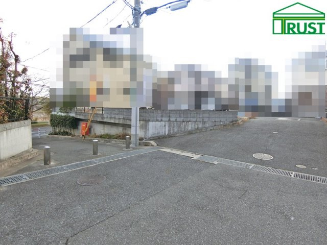 西区天が岡　売土地の前面道路含む現地写真