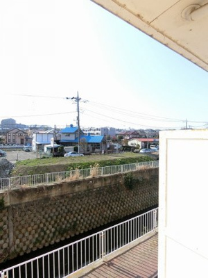 【展望】 | リバーサイドⅠ | テラスからの眺望です♪目の前は歩道と川になっていて視界を遮る建物がありません☆