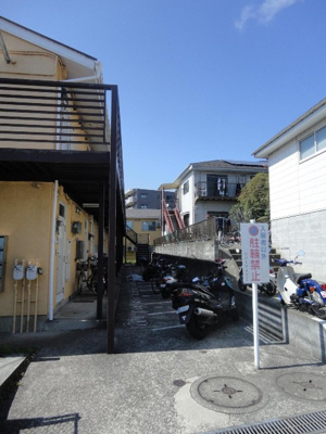 【その他共用部分】 | リバーサイドⅠ | 敷地内に駐輪場を完備しています！自転車やバイクがあれば通勤・通学、お買い物にも便利です☆