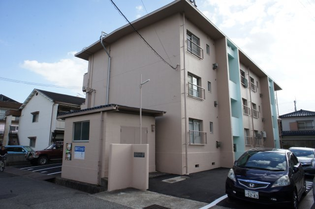 西本マンションの外観
