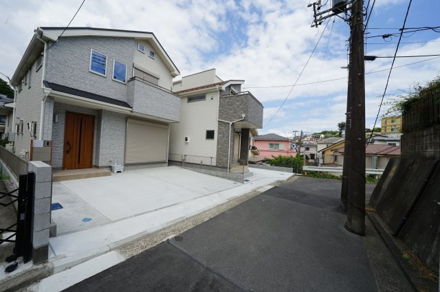 保土ヶ谷区鎌谷町 全２棟新築戸建て【成約】の前面道路含む現地写真|最寄駅は、相鉄線「星川」駅になります。