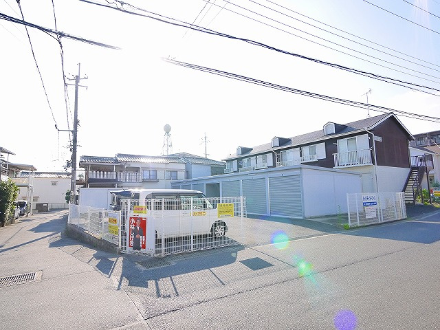 S・Kモータープールの外観