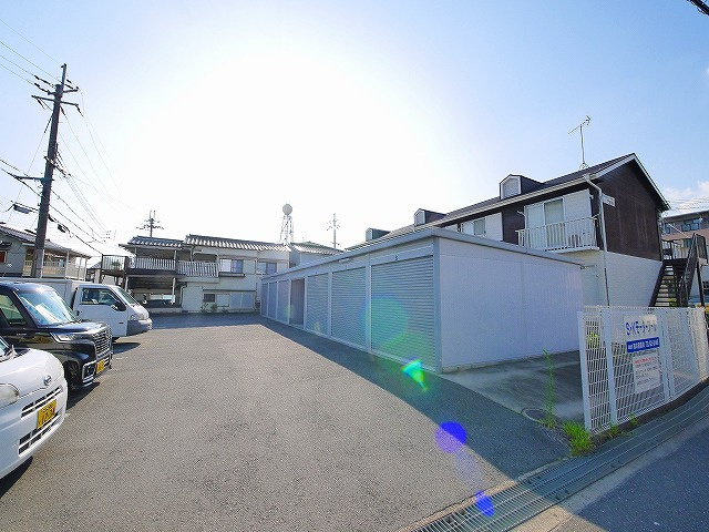 S・Kモータープールの外観