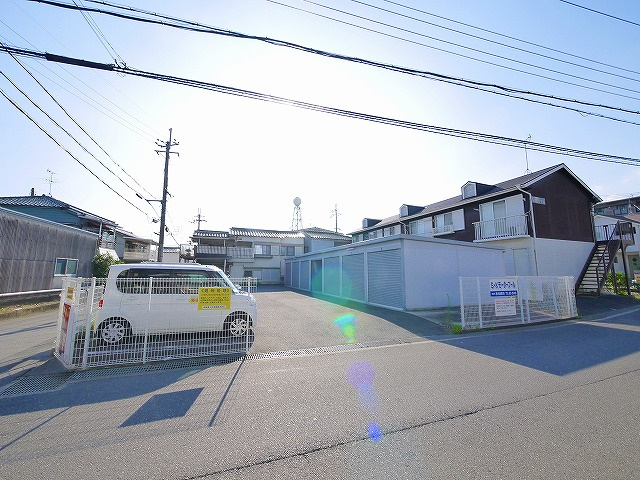 S・Kモータープールの外観