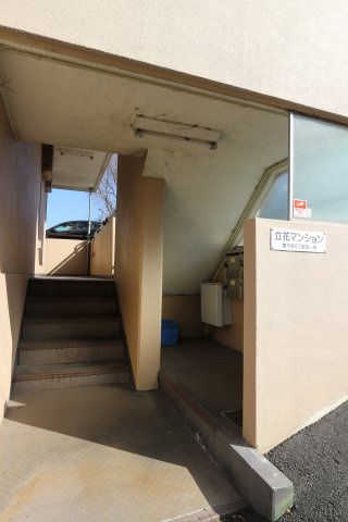 立花マンションのエントランス