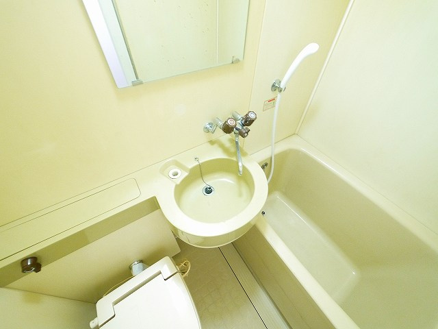 コーポ華（肘塚町）の設備|お掃除しやすいユニットバスタイプです。