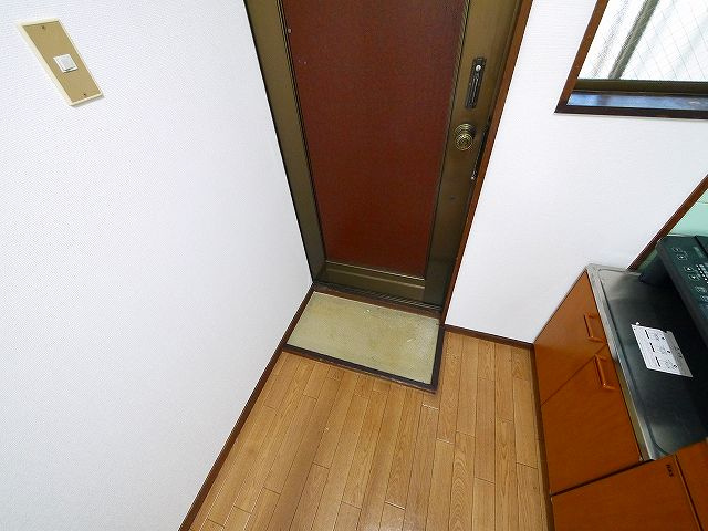 コーポ華（肘塚町）の玄関|シンプルで使いやすい玄関です