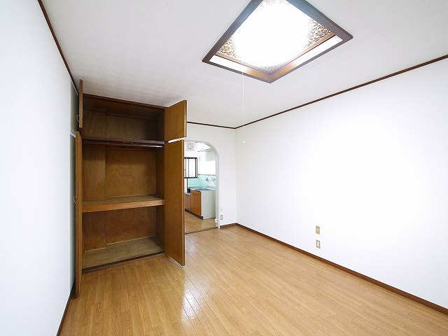 コーポ華（肘塚町）の洋室|広々とした洋室です