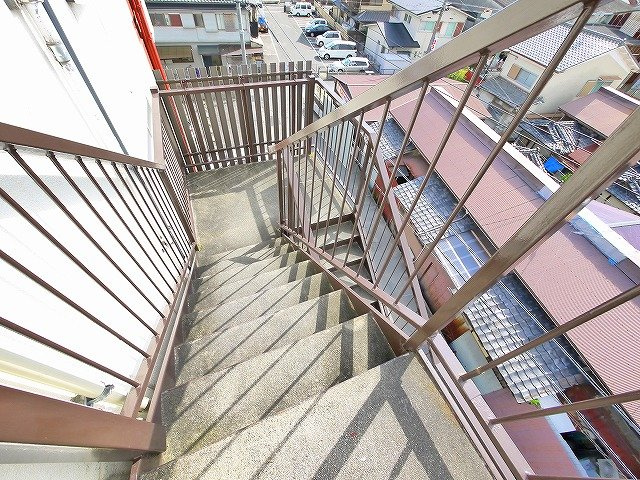 コーポ華（肘塚町）のその他共用部分|共用階段