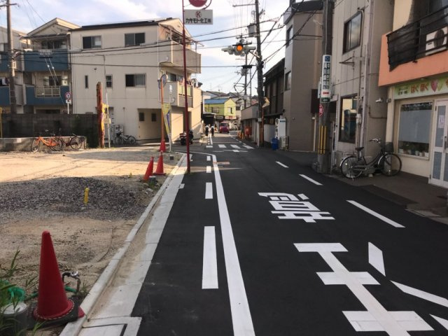 グラッド・タウン月出町の前面道路含む現地写真