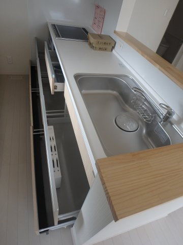 スカイホーム　D　2号棟のキッチン|D-1の写真です。