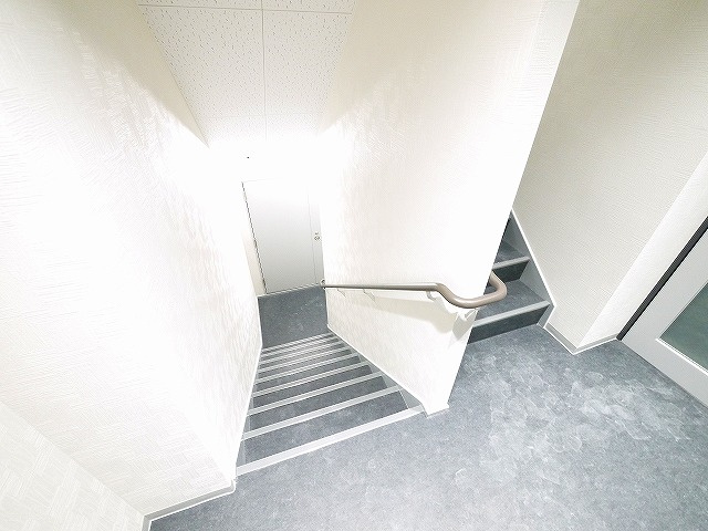 SQUARE　NARA　SANJOの内装|階段