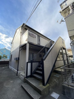 【外観】 | 小田急線・南武線「登戸」駅まで徒歩10分！2沿線利用可能で通勤・通学にも便利な立地の2階建てアパートです♪