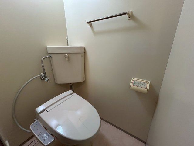 東大阪市若江西新町３丁目の賃貸マンションのトイレ