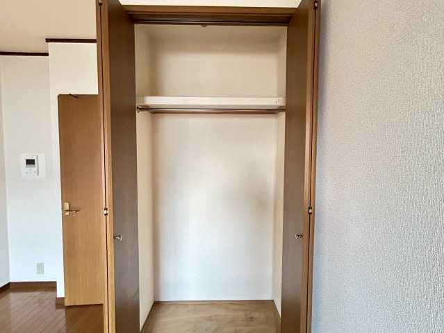東大阪市若江西新町３丁目の賃貸マンションの収納