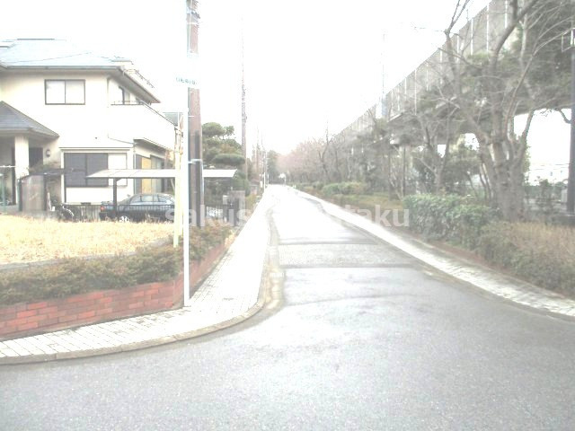 八千代市緑が丘５丁目　土地　南西角地につき陽当り良好の前面道路含む現地写真|前面道路含む現地写真です　南側約６．０ｍ公道