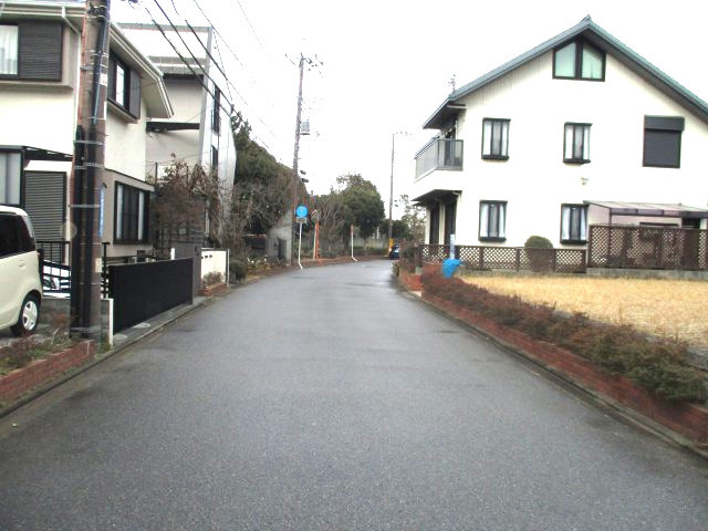 八千代市緑が丘５丁目　土地　南西角地につき陽当り良好の前面道路含む現地写真|前面道路含む現地写真です　西側約６．０ｍ公道