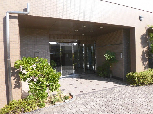 サーパス明石第2のエントランス