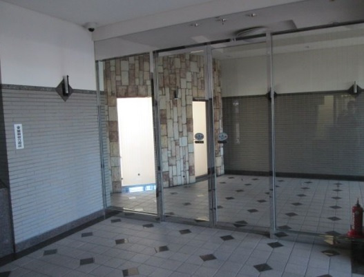 サーパス明石第2のエントランス