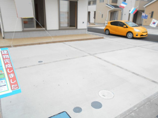 【駐車場】 | 駐車スペースもあります。多棟現場です。完成済。価格変更です。