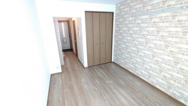 クレール城山の洋室