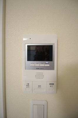 【セキュリティ】 | AQUE15 | TV付インターフォン付きなので、来訪者の確認ができます。
