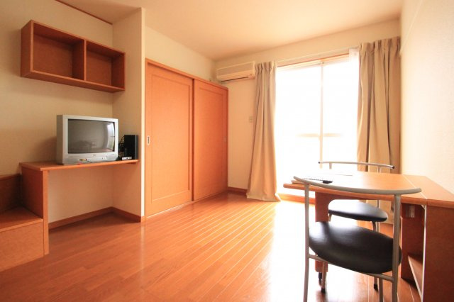 レオパレス金岡の洋室