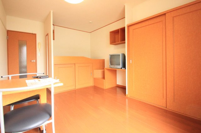 レオパレス金岡の洋室