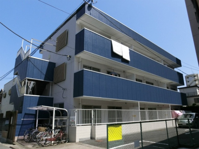 【外観】 | エステート船橋 | エステート船橋　鉄骨造３階建　鮮やかなブルーの外壁です