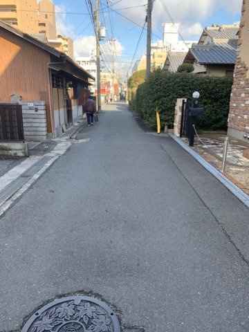 門真市野里町中古戸建の前面道路含む現地写真
