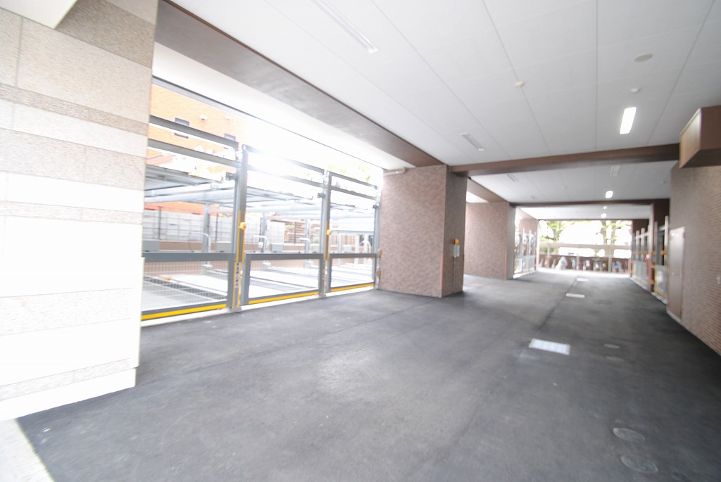 グランフォーレ諏訪野プレミアムの駐車場|機械式