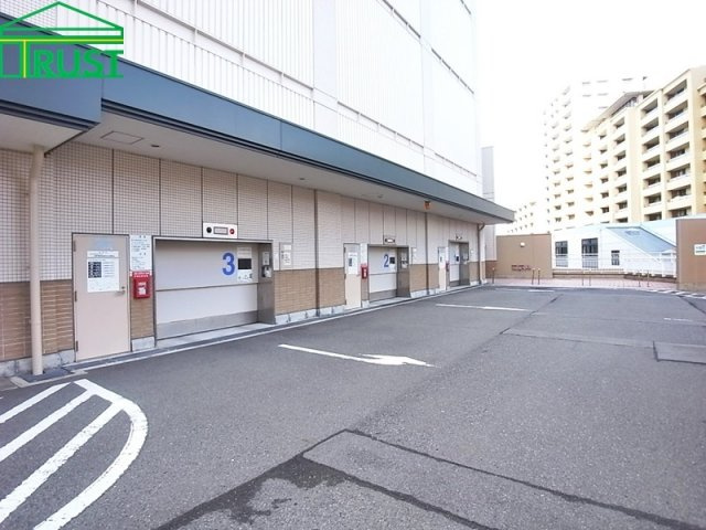 ティオ舞子の駐車場|前面が広いので駐車がらくらく。