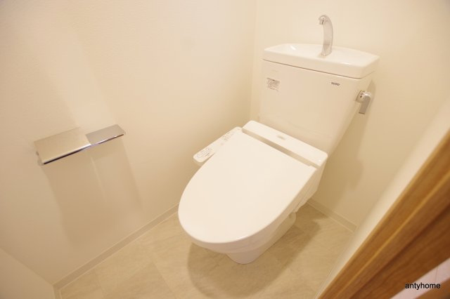 ファーストフィオーレ難波南パークサイド　仲介手数料無料のトイレ